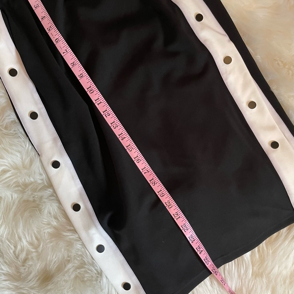 Sporty Button Side skirt